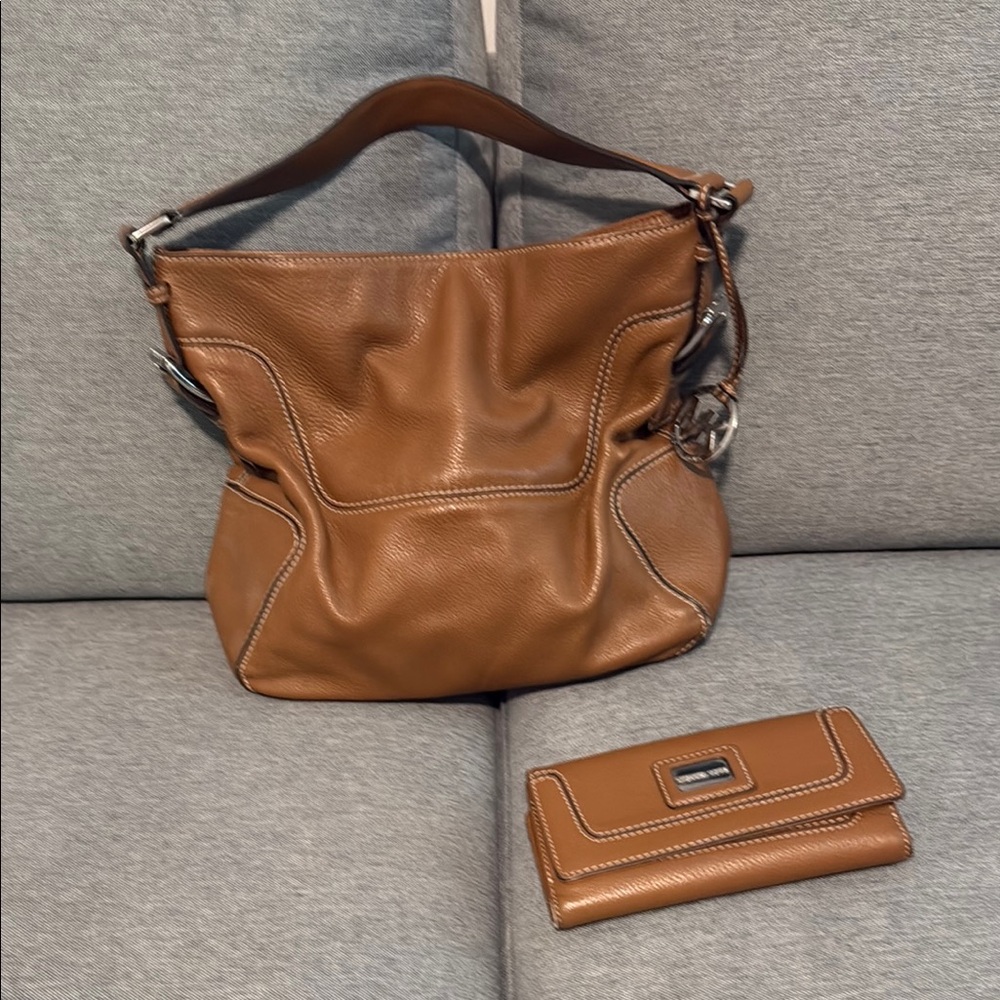 Michael Kors Brown Leather Hobo Bag Soft Supple Design with matching wallet